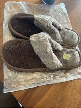 Mens plush brown slippers NEW